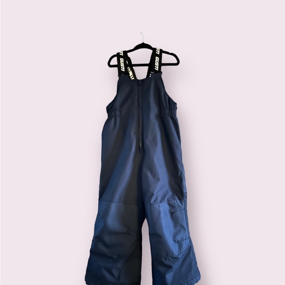 Gusti Snowsuit - Picture 2 of 3